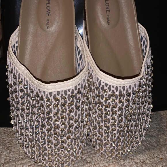 VIPLOVE Shoes - Elegant Cream and Gold Embellished Mules